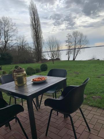 Ferienwohnung Am See Mit Terrasse Ашеберг Экстерьер фото